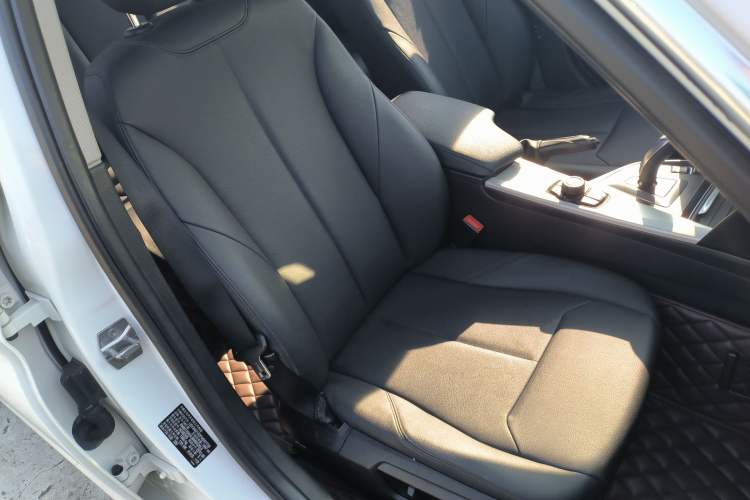 Used BMW 3 Series 2015 320Li Luxury Edition Fashion Model Right Front Seat