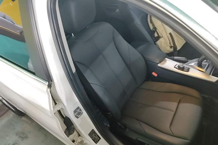 Used BMW 3 Series 2015 320Li Fashion Model Right Front Seat