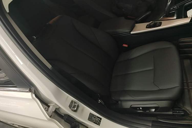 Used BMW 3 Series 2015 320i Luxury Line Stylish Edition Right Front Seat
