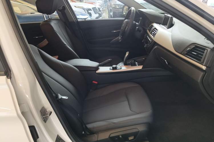 Used BMW 3 Series 2015 320i Fashion Model Right Front Seat