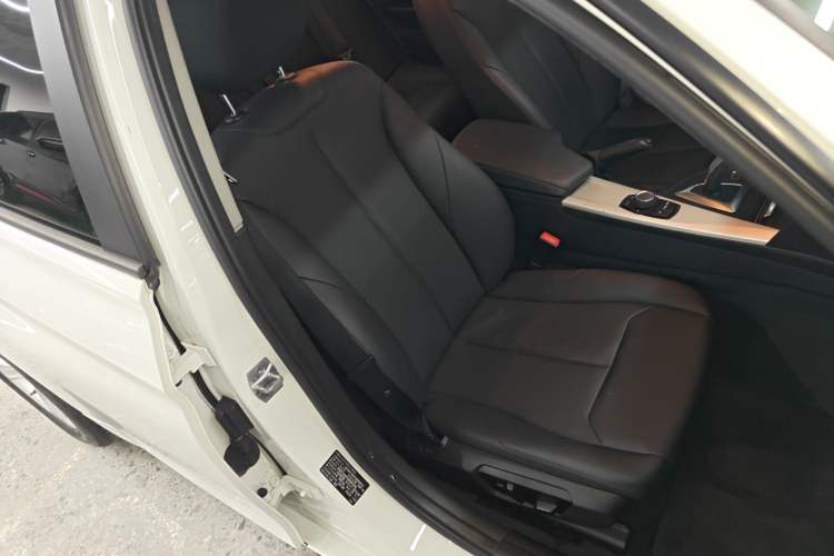 Used BMW 3 Series 2015 320i Luxury Line Stylish Edition Right Front Seat