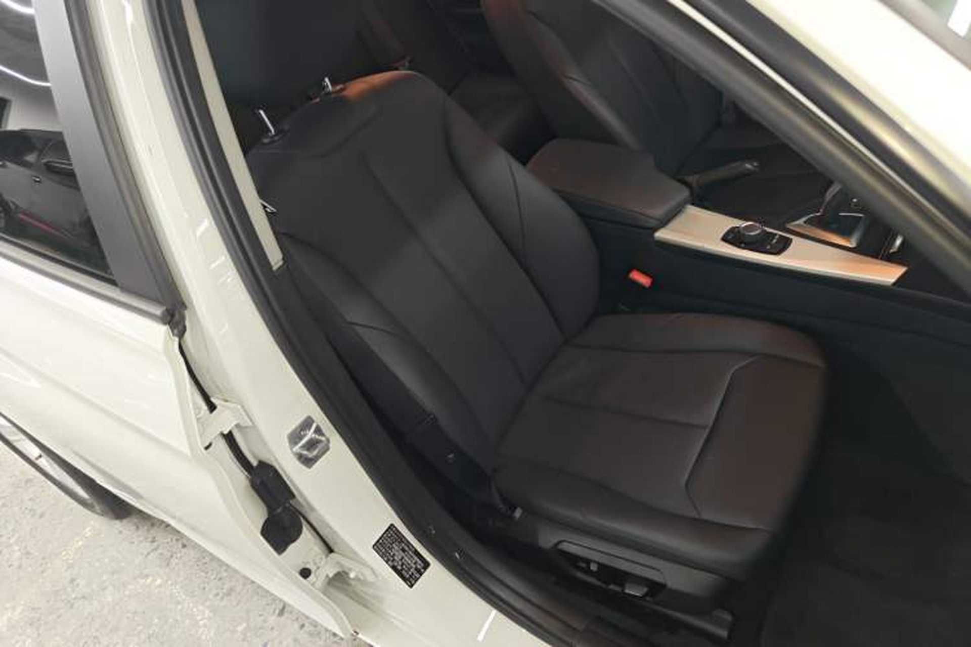 Used BMW 3 Series 2015 320i Luxury Line Stylish Edition Right Front Seat