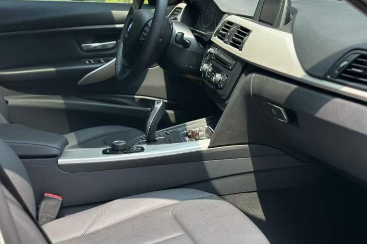 Used BMW 3 Series 2015 320Li Luxury Edition Fashion Model Right Front Seat