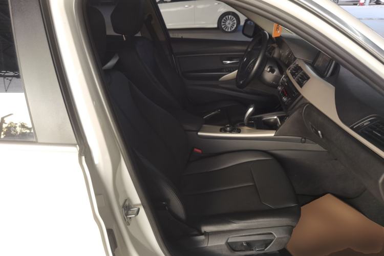 Used BMW 3 Series 2015 320Li Luxury Edition Fashion Model Right Front Seat