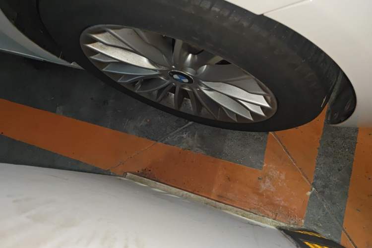 Used BMW 3 Series 2015 320Li Luxury Design Package Premium Edition Right Front Wheel Hub