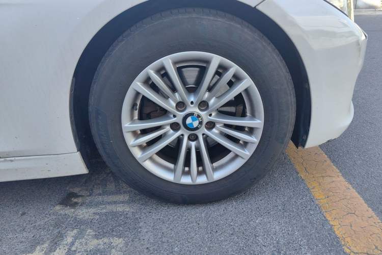 Used BMW 3 Series 2015 320Li Luxury Edition Fashion Model Right Front Wheel Hub