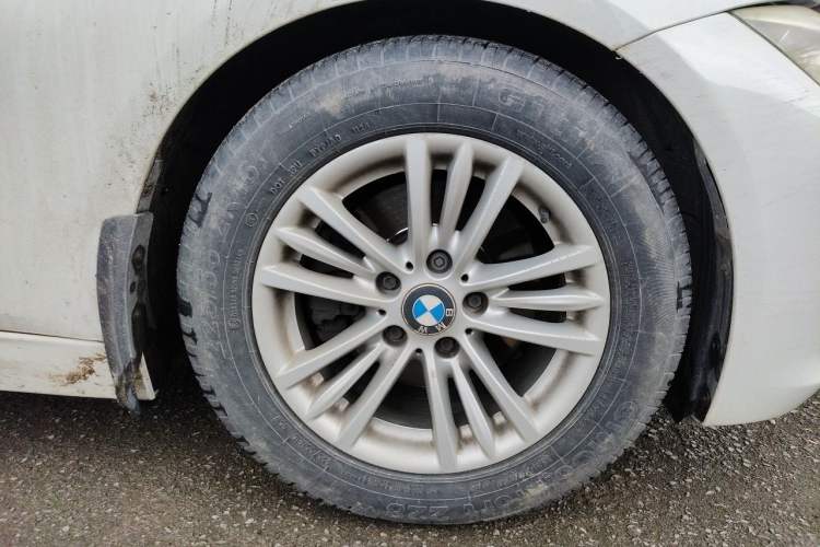 Used BMW 3 Series 2015 320Li Luxury Edition Fashion Model Right Front Wheel Hub