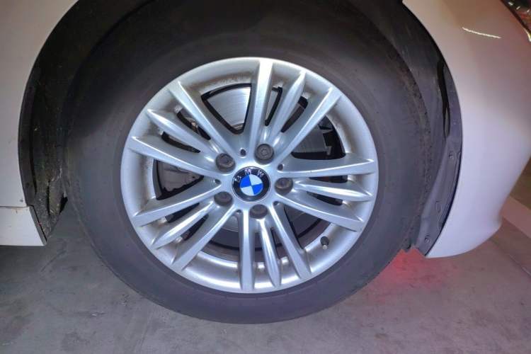 Used BMW 3 Series 2015 320Li Luxury Edition Fashion Model Right Front Wheel Hub