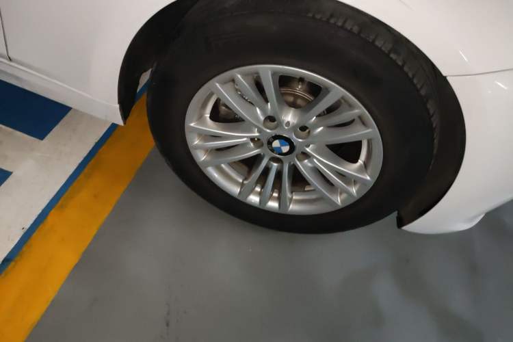 Used BMW 3 Series 2015 320Li Luxury Edition Fashion Model Right Front Wheel Hub