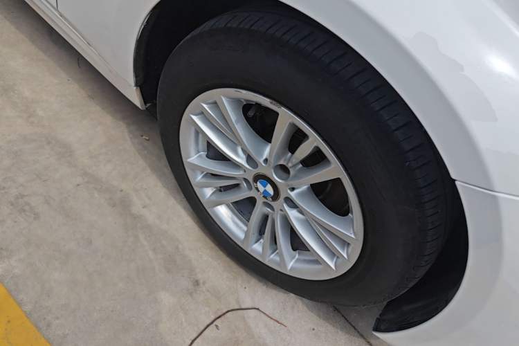 Used BMW 3 Series 2015 316Li Fashion Model Right Front Wheel Hub