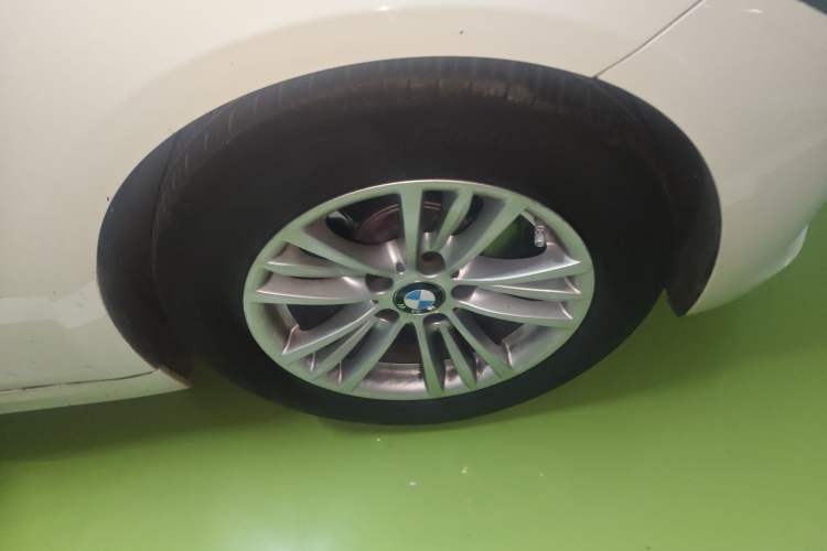 Used BMW 3 Series 2015 320Li Fashion Model Right Front Wheel Hub
