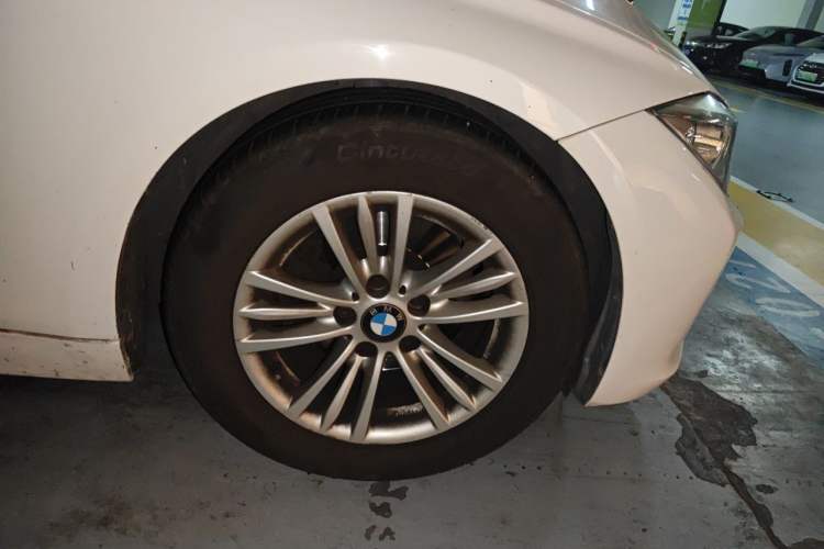Used BMW 3 Series 2015 320Li Luxury Edition Fashion Model Right Front Wheel Hub