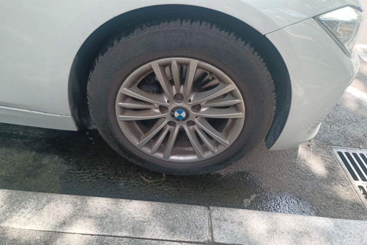 Used BMW 3 Series 2015 320Li Luxury Edition Fashion Model Right Front Wheel Hub