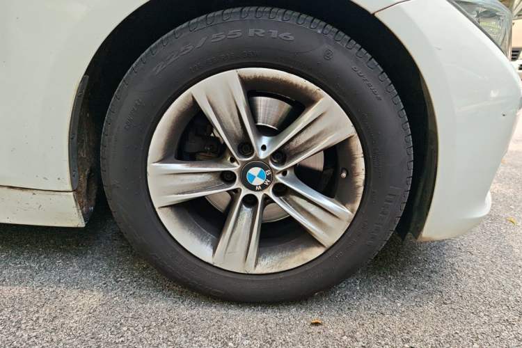 Used BMW 3 Series 2015 320i Luxury Line Stylish Edition Right Front Wheel Hub