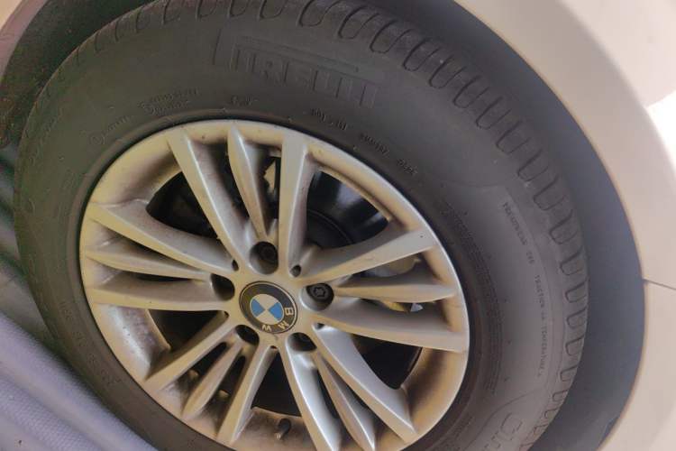 Used BMW 3 Series 2015 320Li Fashion Model Right Front Wheel Hub