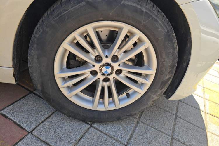 Used BMW 3 Series 2015 320Li Luxury Edition Fashion Model Right Front Wheel Hub