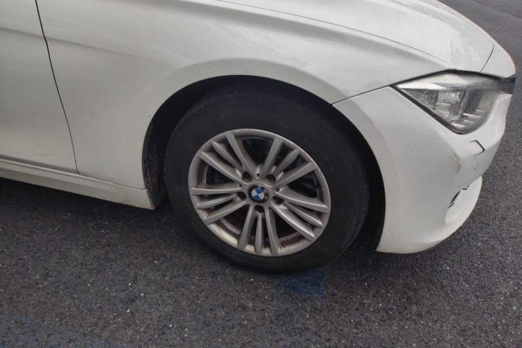 Used BMW 3 Series 2015 316Li Fashion Model Right Front Wheel Hub