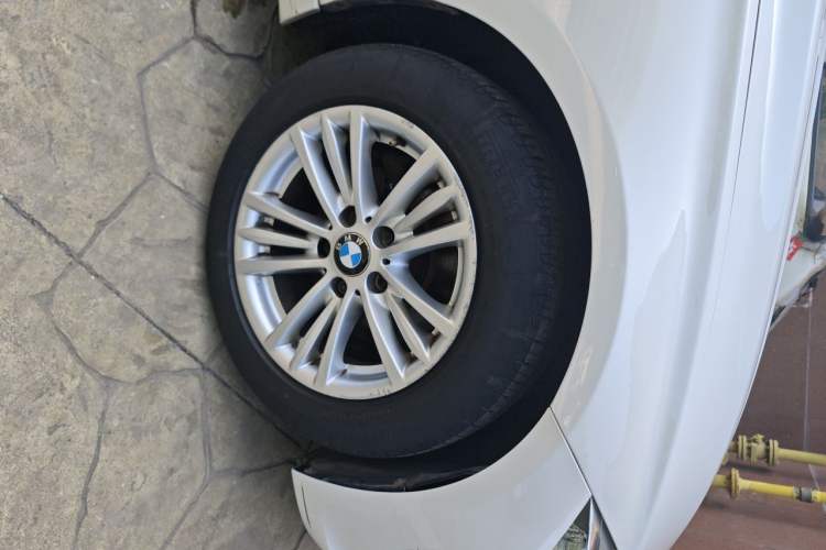 Used BMW 3 Series 2015 316Li Fashion Model Right Front Wheel Hub