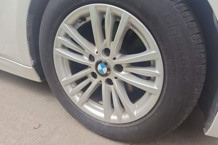 Used BMW 3 Series 2015 320Li Luxury Edition Fashion Model Right Front Wheel Hub