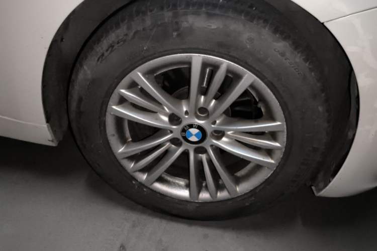 Used BMW 3 Series 2015 320Li Luxury Edition Fashion Model Right Front Wheel Hub