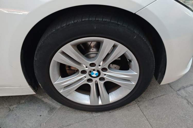 Used BMW 3 Series 2015 320i Luxury Edition Sports Design Package Right Front Wheel Hub