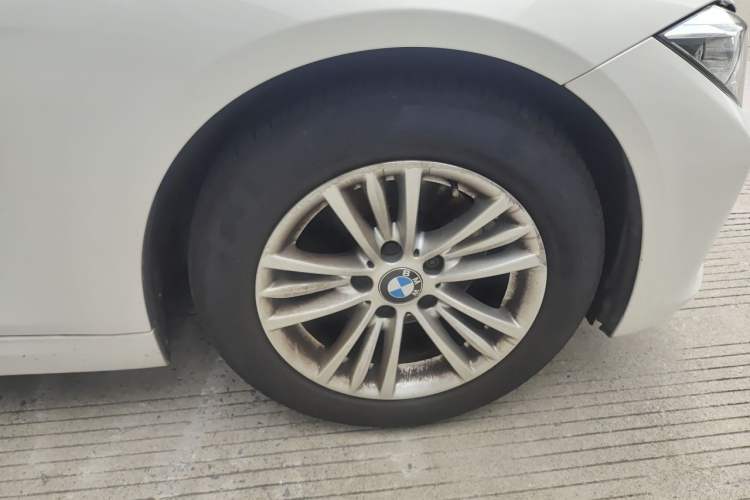 Used BMW 3 Series 2015 316Li Fashion Model Right Front Wheel Hub
