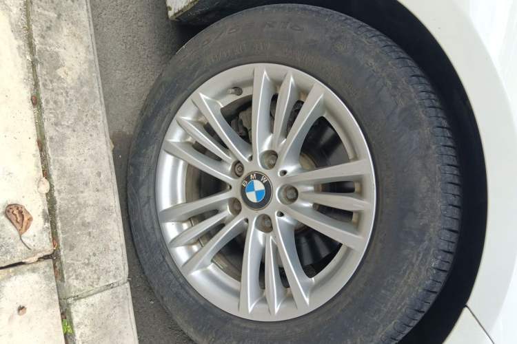 Used BMW 3 Series 2015 320Li Luxury Edition Fashion Model Right Front Wheel Hub