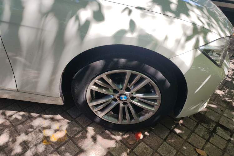 Used BMW 3 Series 2015 316Li Fashion Model Right Front Wheel Hub