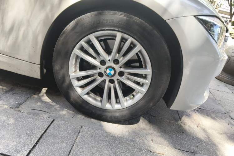 Used BMW 3 Series 2015 320Li Fashion Model Right Front Wheel Hub