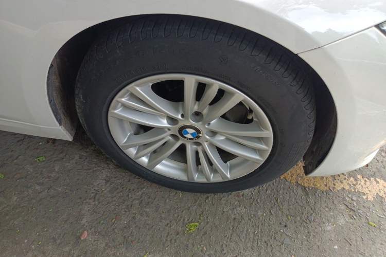 Used BMW 3 Series 2015 316Li Fashion Model Right Front Wheel Hub