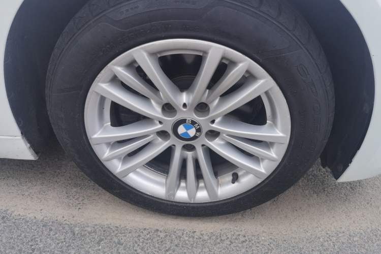 Used BMW 3 Series 2015 316Li Fashion Model Right Front Wheel Hub