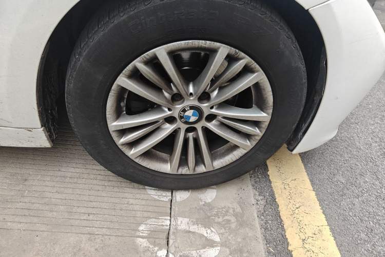 Used BMW 3 Series 2015 320Li Luxury Edition Fashion Model Right Front Wheel Hub