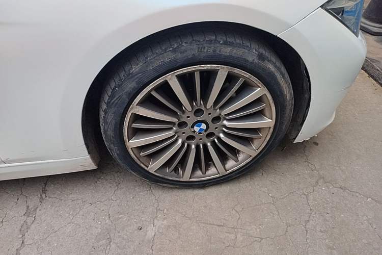 Used BMW 3 Series 2015 320Li Fashion Model Right Front Wheel Hub