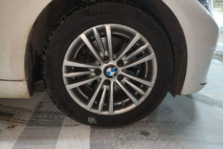 Used BMW 3 Series 2015 316Li Fashion Model Right Front Wheel Hub