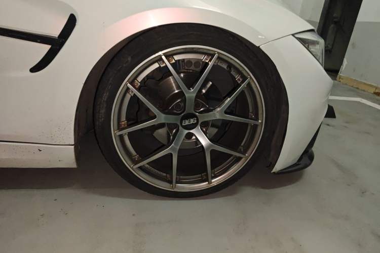 Used BMW 3 Series 2015 320i Luxury Line Stylish Edition Right Front Wheel Hub