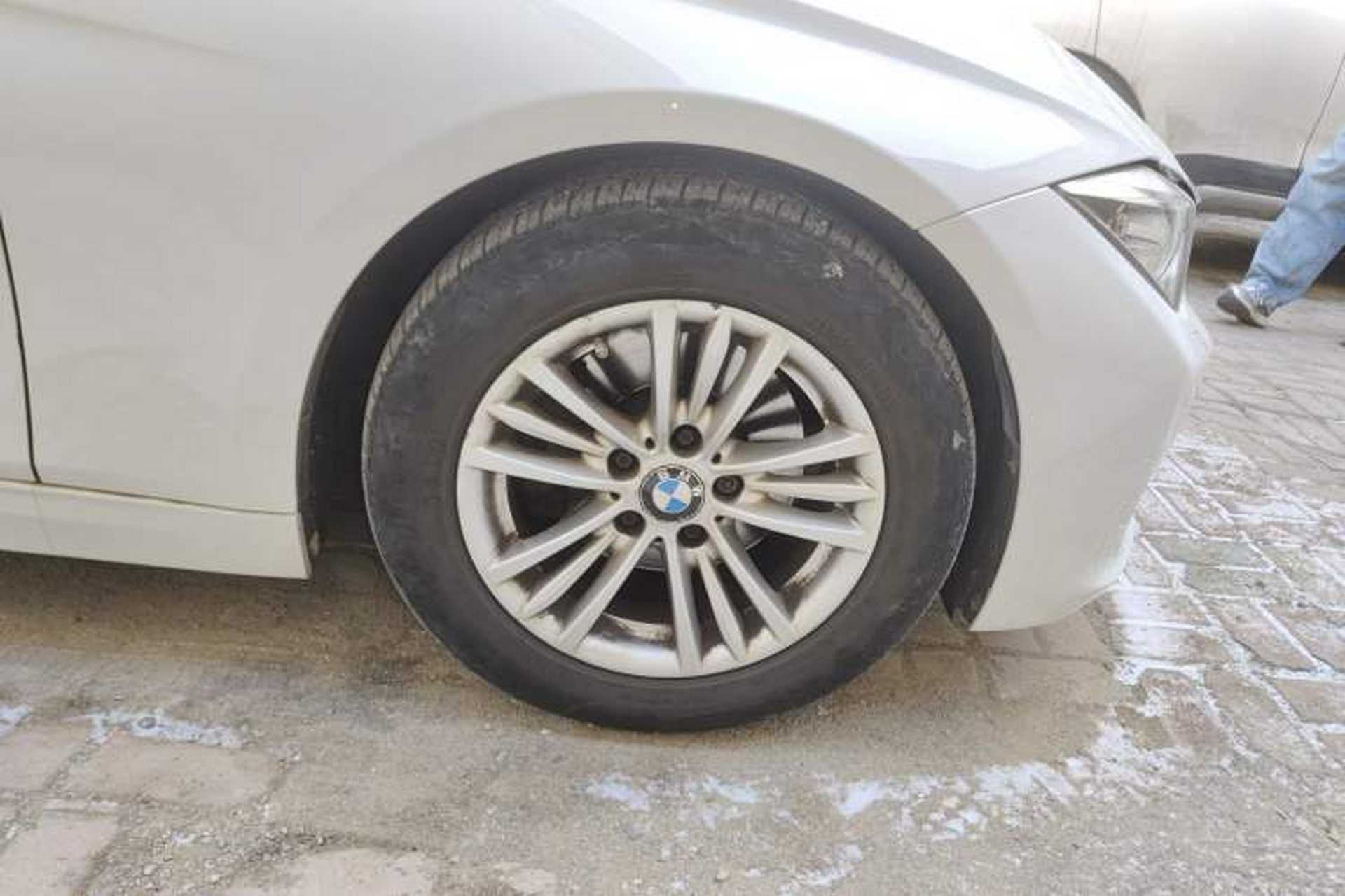 Used BMW 3 Series 2015 320Li Luxury Edition Fashion Model Right Front Wheel Hub