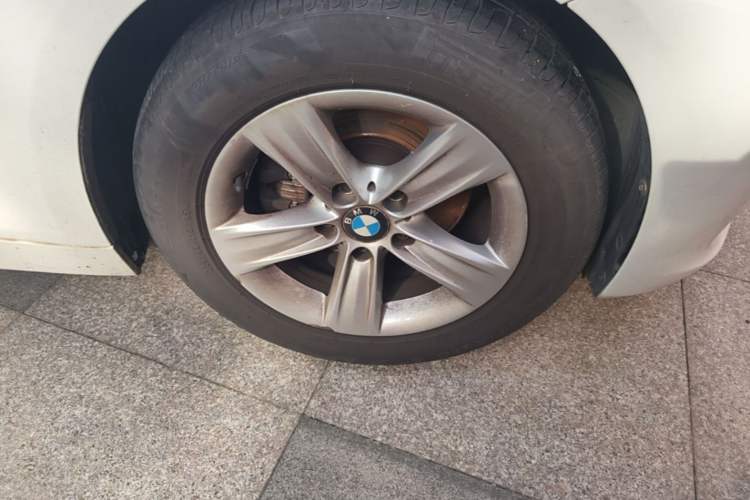 Used BMW 3 Series 2015 320i Luxury Line Stylish Edition Right Front Wheel Hub