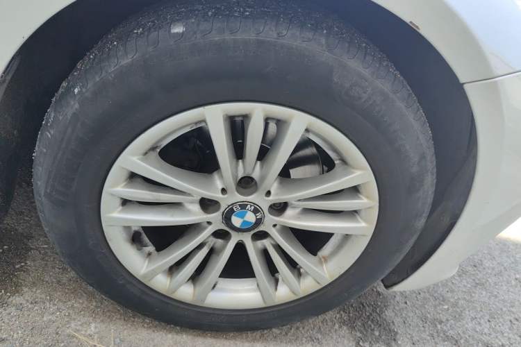 Used BMW 3 Series 2015 320Li Fashion Model Right Front Wheel Hub