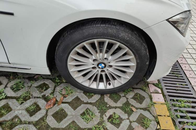 Used BMW 3 Series 2015 320Li Luxury Design Package Right Front Wheel Hub