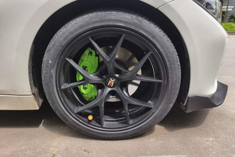 Used BMW 3 Series 2015 320i Luxury Line Stylish Edition Right Front Wheel Hub