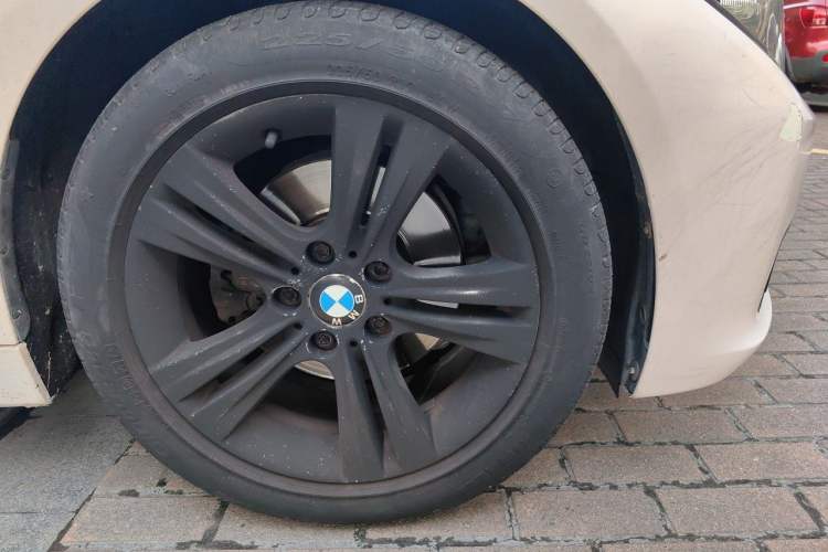 Used BMW 3 Series 2015 320i Luxury Edition Sports Design Package Right Front Wheel Hub
