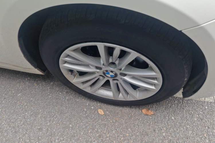 Used BMW 3 Series 2015 316Li Fashion Model Right Front Wheel Hub