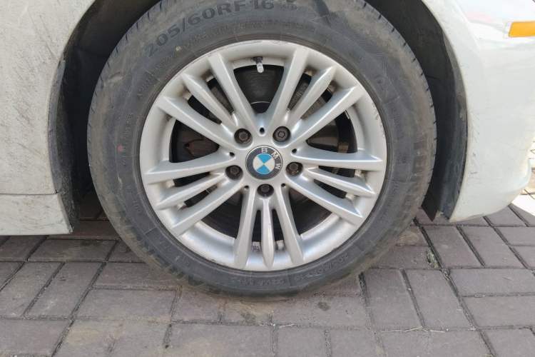 Used BMW 3 Series 2015 316Li Fashion Model Right Front Wheel Hub