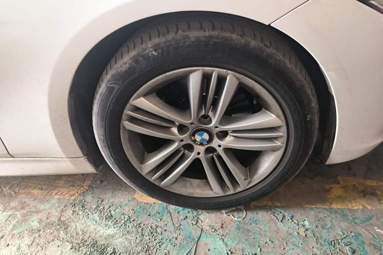 Used BMW 3 Series 2015 320Li Luxury Edition Fashion Model Right Front Wheel Hub