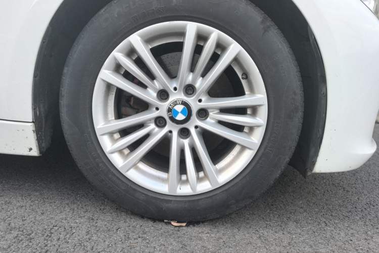 Used BMW 3 Series 2015 316Li Fashion Model Right Front Wheel Hub