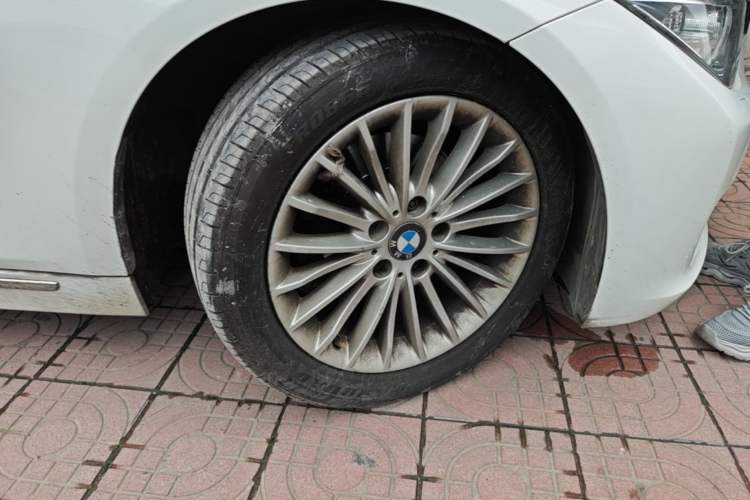 Used BMW 3 Series 2015 320Li Luxury Design Package Premium Edition Right Front Wheel Hub