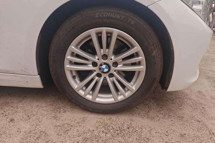 Used BMW 3 Series 2015 316Li Fashion Model Right Front Wheel Hub