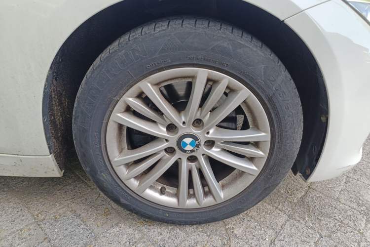 Used BMW 3 Series 2015 316Li Fashion Model Right Front Wheel Hub