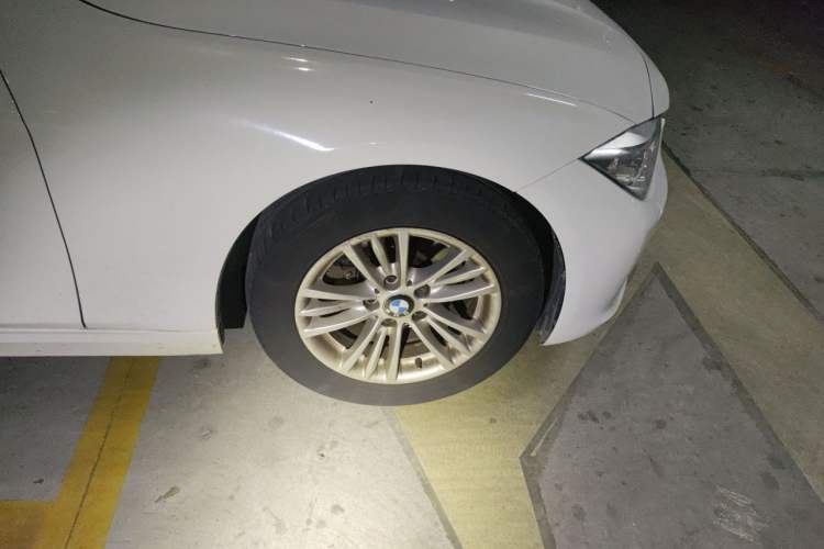 Used BMW 3 Series 2015 320Li Luxury Edition Fashion Model Right Front Wheel Hub