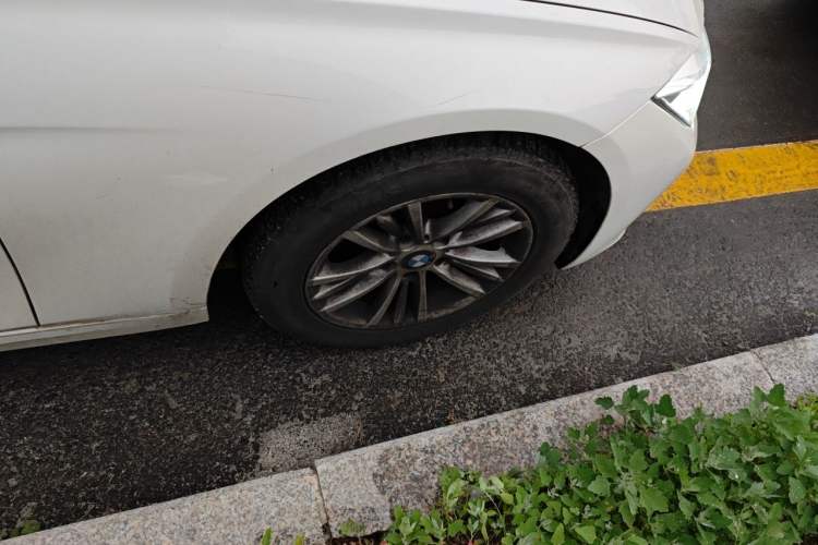 Used BMW 3 Series 2015 320Li Fashion Model Right Front Wheel Hub
